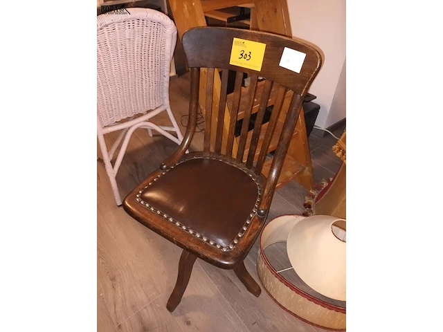 Lot 303 - antieke bureaustoel - afbeelding 1 van  3