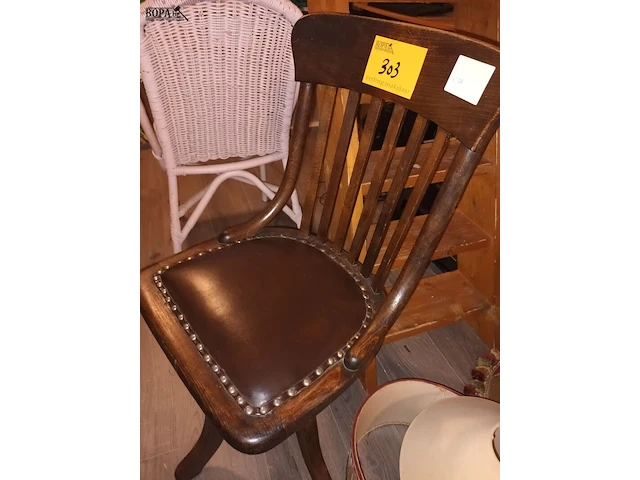 Lot 303 - antieke bureaustoel - afbeelding 3 van  3