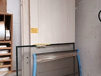 Lot 303 - deuren en vliegenramen - afbeelding 1 van  4