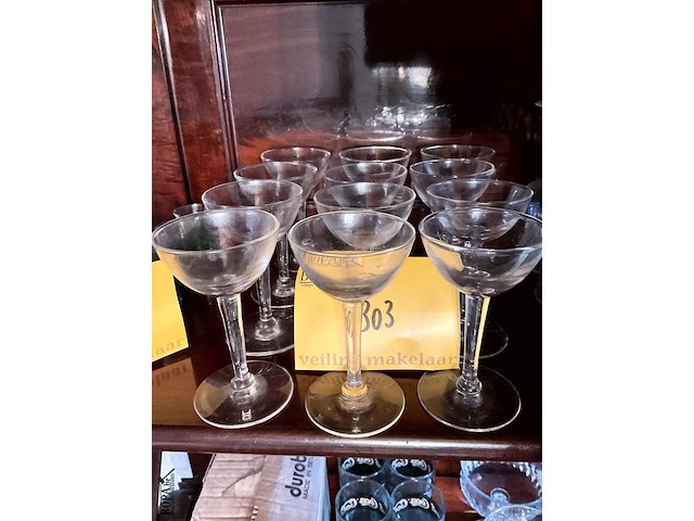 Lot 303 - likeurglaasjes op voet, 12 stuks - afbeelding 1 van  1
