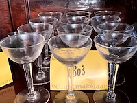 Lot 303 - likeurglaasjes op voet, 12 stuks