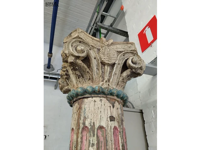 Lot 303 - rustieke pilaar - afbeelding 2 van  2