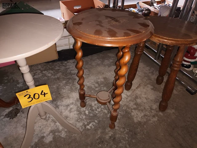 Lot 304 - plantenstaanders en bijzettafels. 5 stuks - afbeelding 4 van  4