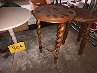 Lot 304 - plantenstaanders en bijzettafels. 5 stuks - afbeelding 4 van  4