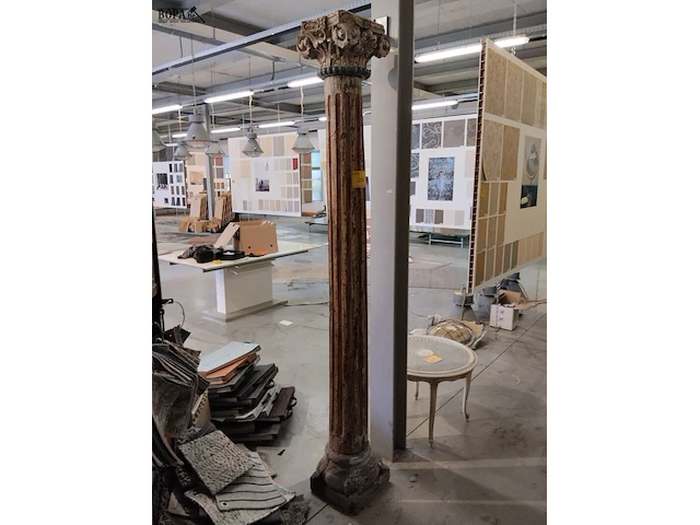 Lot 304 - rustieke pilaar - afbeelding 1 van  2