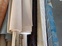 Lot 305 - metalen stapelbak en rollen behangpapier divers - afbeelding 2 van  5