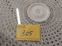 Lot 305 - ronde salontafel - afbeelding 2 van  2