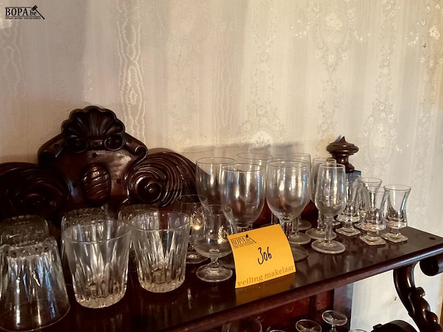Lot 306 - diverse glazen drank - afbeelding 1 van  4
