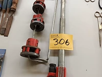 Lot 306 - gereedschap om draad te trekken - afbeelding 1 van  3