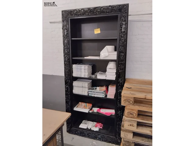 Lot 306 - inbouw boekenkast - afbeelding 1 van  2