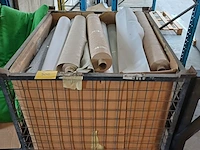 Lot 306 - metalen stapelbak en rollen behangpapier divers - afbeelding 1 van  3