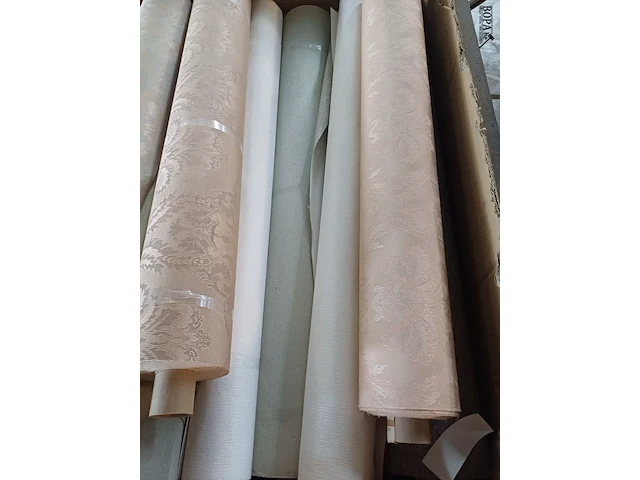 Lot 306 - metalen stapelbak en rollen behangpapier divers - afbeelding 3 van  3