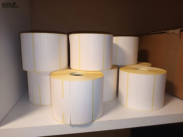 Lot 306 - rollen thermische etiketten. 30 stuks - afbeelding 2 van  3