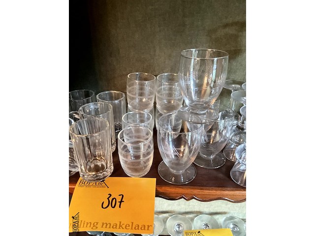 Lot 307 - lot van vintage shotglaasjes-likeur, 21 stuks - afbeelding 3 van  3