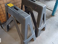 Lot 307 - plastiek schraag. 2 stuks - afbeelding 1 van  3