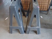 Lot 307 - plastiek schraag. 2 stuks - afbeelding 3 van  3