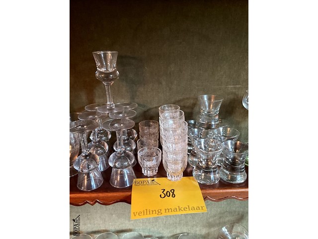 Lot 308 - 20-delig kleine shotglaasjes vintage bloemmotief/7delige kle - afbeelding 1 van  3