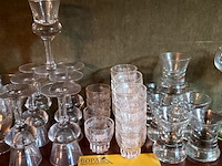 Lot 308 - 20-delig kleine shotglaasjes vintage bloemmotief/7delige kle