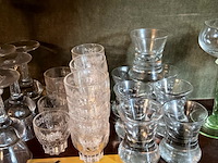 Lot 308 - 20-delig kleine shotglaasjes vintage bloemmotief/7delige kle - afbeelding 3 van  3
