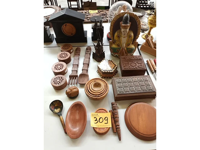 Lot 309 - houten decoratie. 20 stuks - afbeelding 1 van  5