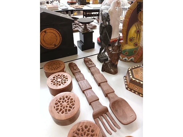 Lot 309 - houten decoratie. 20 stuks - afbeelding 3 van  5