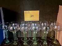 Lot 309 - oude wijnglaasjes op groene voet, 11 stuks