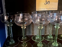 Lot 309 - oude wijnglaasjes op groene voet, 11 stuks - afbeelding 2 van  3
