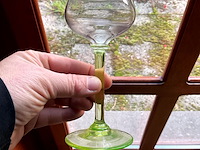 Lot 309 - oude wijnglaasjes op groene voet, 11 stuks - afbeelding 3 van  3
