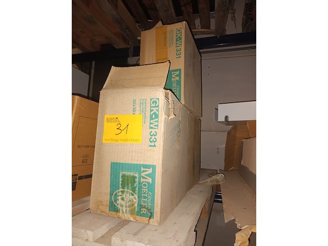 Lot 31 - behuizingskast moeller. 3 stuks - afbeelding 1 van  3