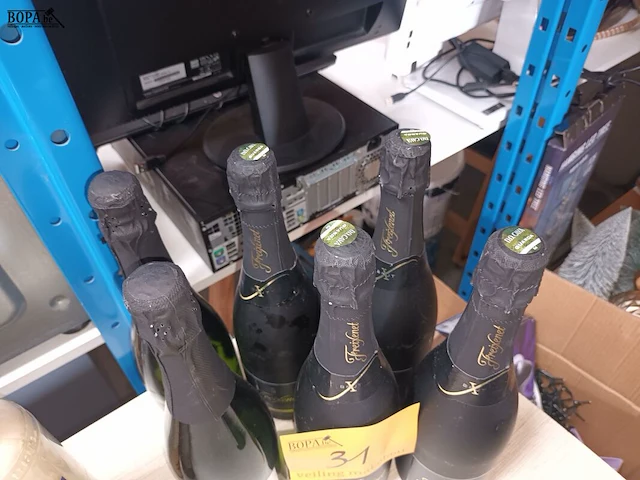 Lot 31 - flessen cava. 6 stuks - afbeelding 4 van  4