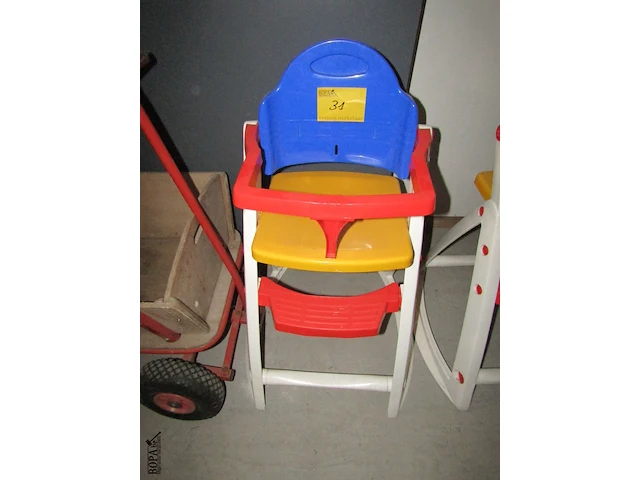 Lot 31 - kinderstoel - afbeelding 1 van  2