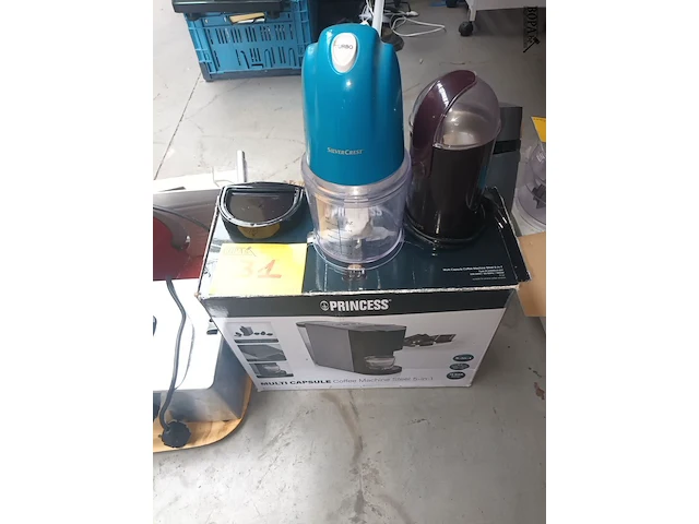 Lot 31 - koffiezet, mixer en koffiemolen - afbeelding 1 van  3