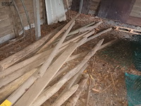 Lot 31 - lot houten palen - afbeelding 2 van  3