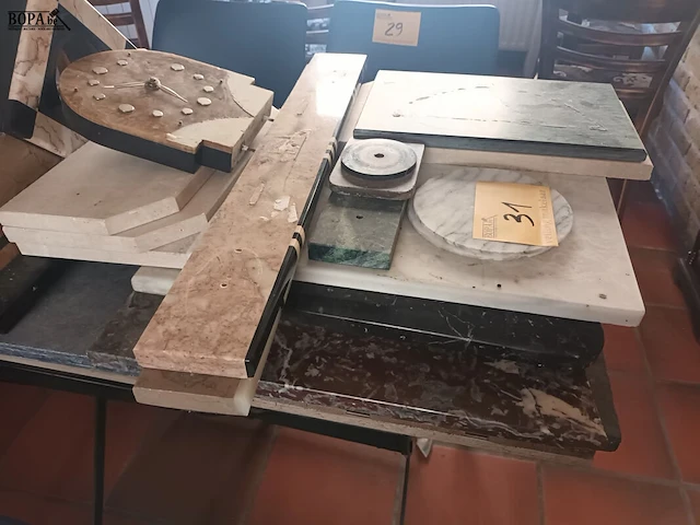 Lot 31 - lot marmer en natuursteen - afbeelding 2 van  5