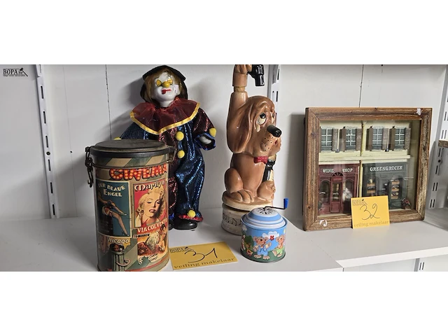 Lot 31 - lotje diversen, clown, blik en 2 muziekale items - afbeelding 1 van  4
