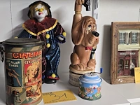 Lot 31 - lotje diversen, clown, blik en 2 muziekale items - afbeelding 1 van  4