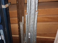 Lot 31 - metalen rails en buizen - afbeelding 1 van  4