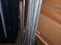 Lot 31 - metalen rails en buizen - afbeelding 4 van  4