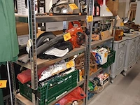 Lot 31 - metalen voorraadrek. 2 stuks - afbeelding 1 van  4