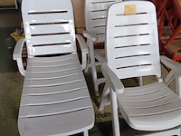 Lot 31 - pvc tuinstoelen en ligzetel - afbeelding 1 van  3