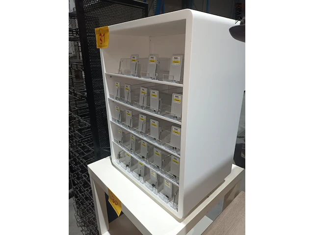 Lot 31 - sigaretten display - afbeelding 2 van  2