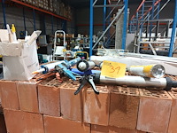 Lot 31 - silicone pistolen en silicone - afbeelding 1 van  4