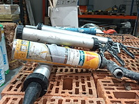 Lot 31 - silicone pistolen en silicone - afbeelding 4 van  4