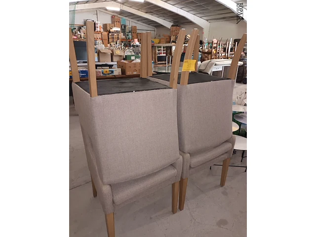 Lot 31 - stoffen armstoelen. 4 stuks - afbeelding 4 van  4