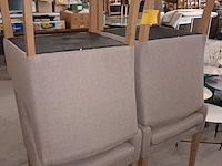 Lot 31 - stoffen armstoelen. 4 stuks - afbeelding 4 van  4