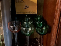 Lot 310 - vintage wijnglaasjes op voet, 8 stuks