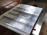 Lot 311 - houten apotheekkast - afbeelding 2 van  4