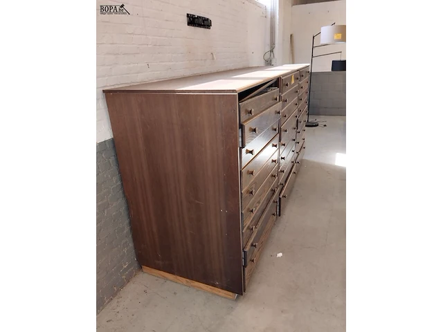Lot 311 - houten apotheekkast - afbeelding 4 van  4