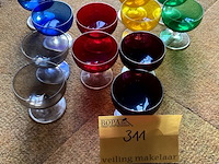 Lot 311 - kristallen gekleurde coupe glaasjes, 12 stuks