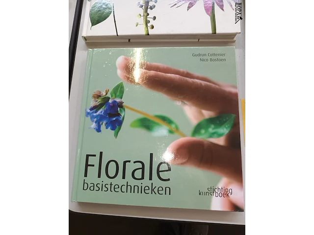 Lot 312 - boeken bloemschikken. 3 stuks - afbeelding 4 van  4